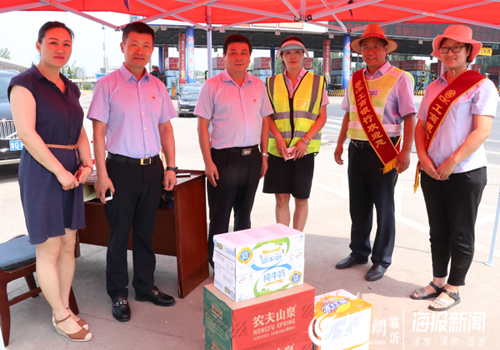 工行临沂分行开展夏日一线送清凉活动