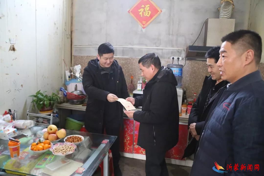 一声问候暖人心 一句祝福传深情——新桥小学走访慰问困难党员活动