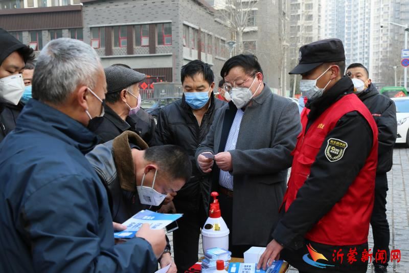 积善成德，学习雷锋好榜样；          修身养性，引领时代树新风！