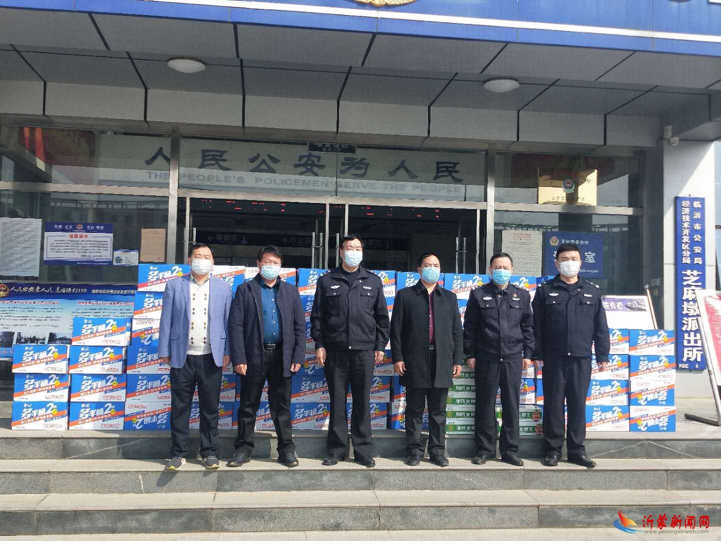  退伍军人给“疫”线民警捐赠食品