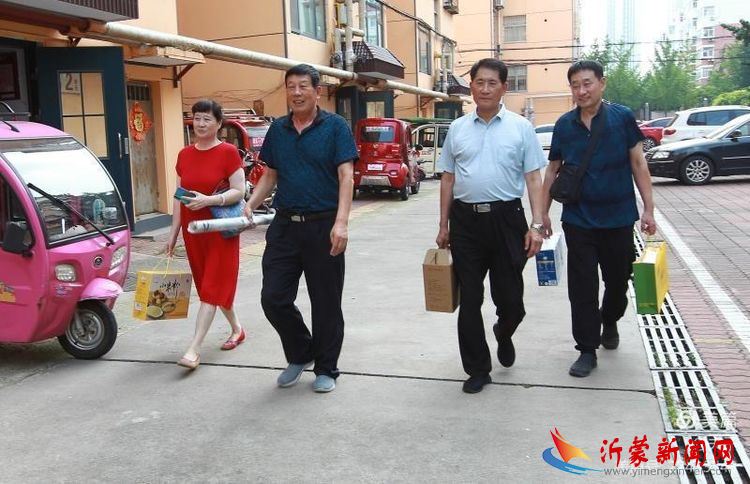 书画家看望最美慈善人物马春山