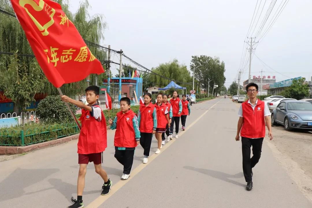 临沂新桥小学开展“平安行•你我他”交通志愿服务活动