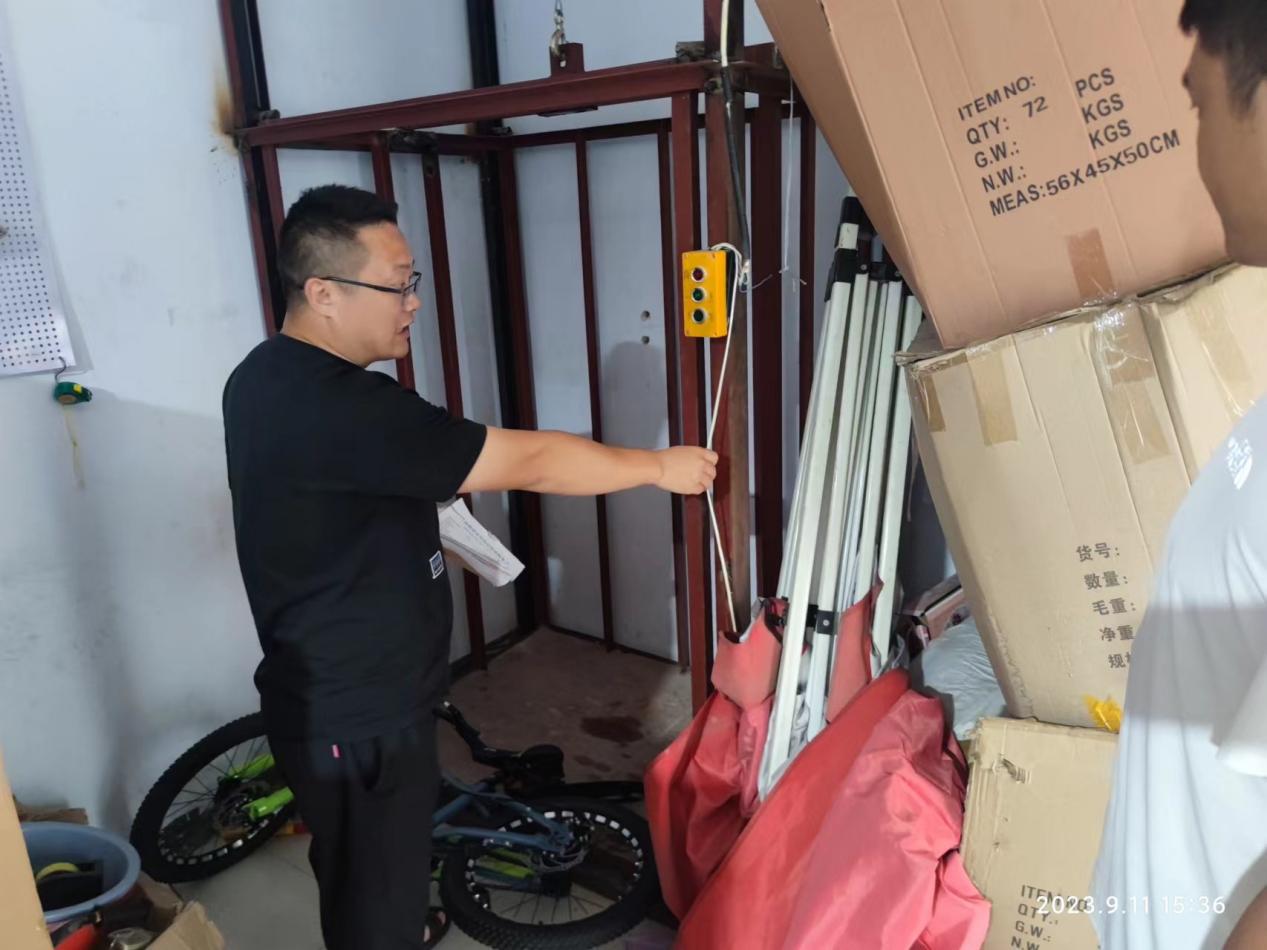 张王庄社区开展货梯安全专项检查