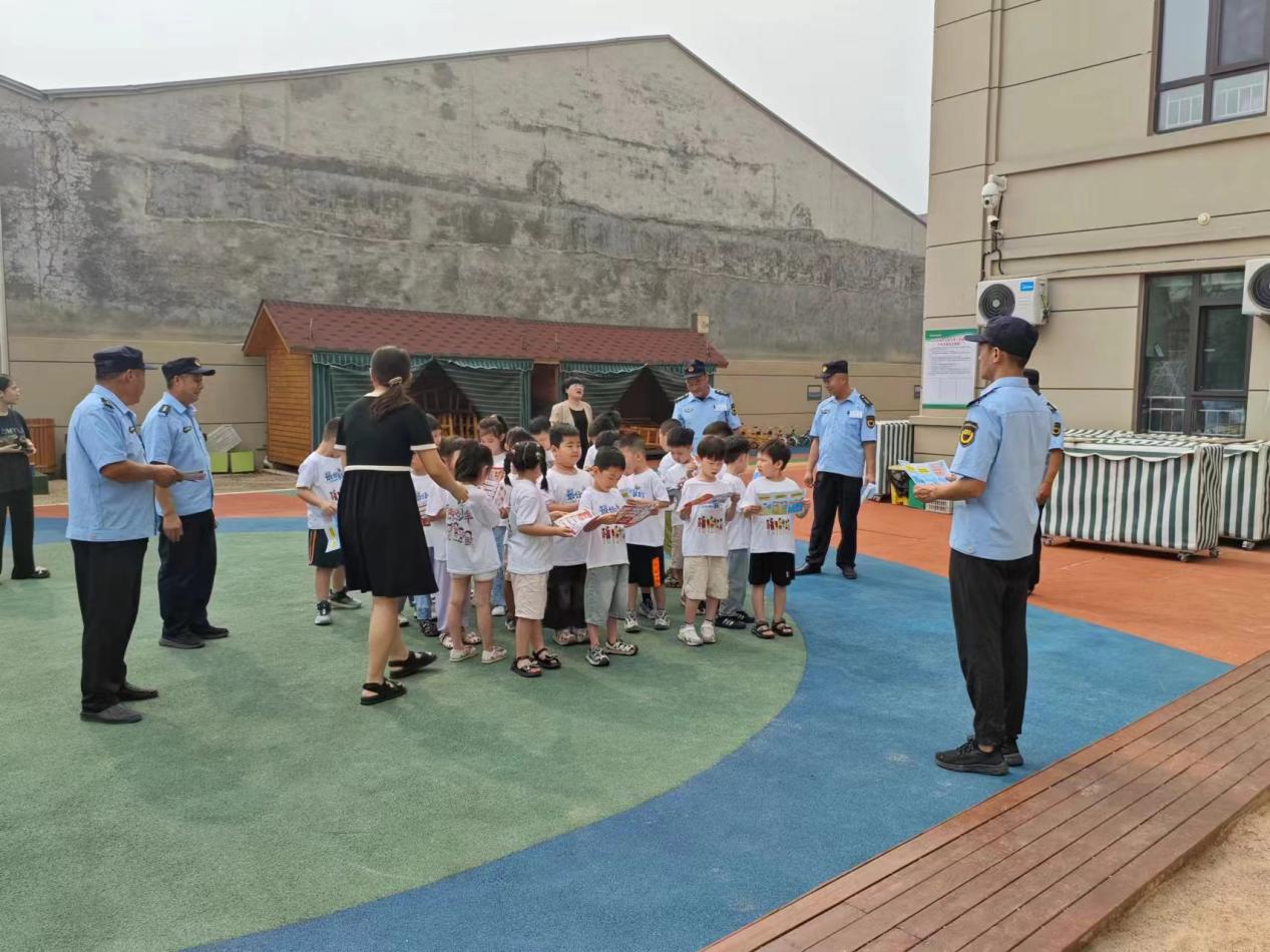 后十社区开展五进活动